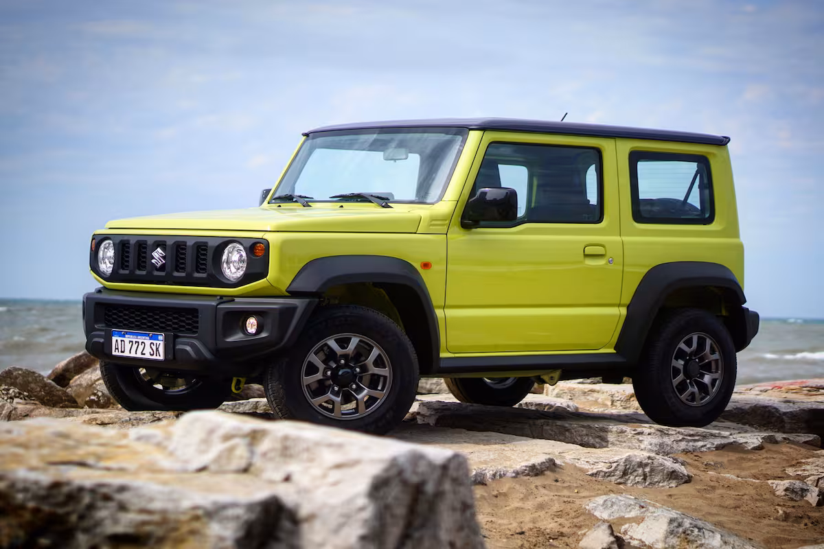 Suzuki Jimny 3 puertas en color amarillo